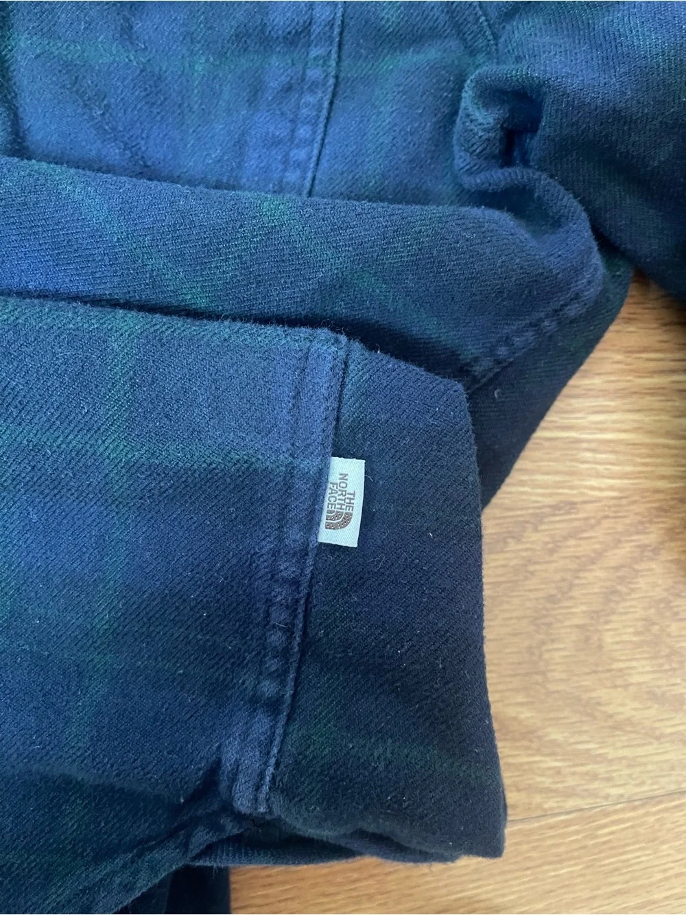 The north face  long-sleeve button-down shirt size M